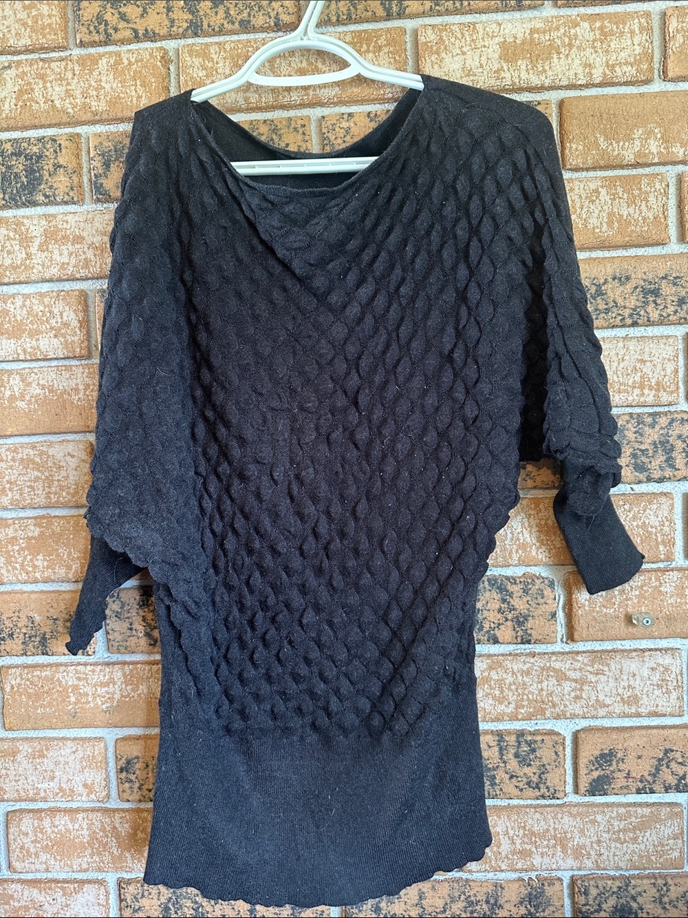 Suzy Shier Black Textured V‑Neck Sweater